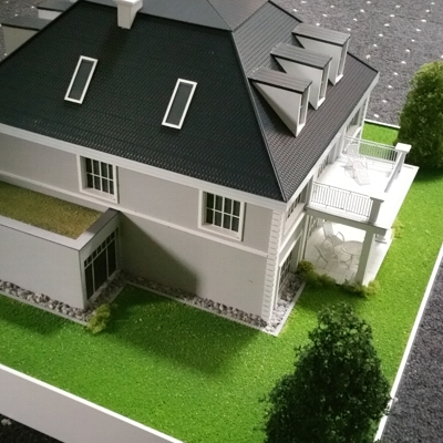 Architekturmodell eines attraktiven Einfamilienhauses - Seitenansicht links