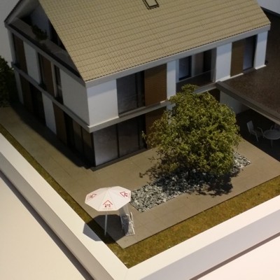 Architekturmodell eines Einfamilienhauses - Blick auf Terrasse