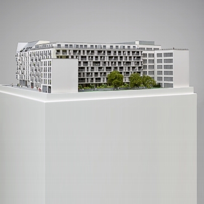 Architekturmodell einer Eckbebauung mit Hotel, Büro und Wohnungen - Wohnbereich auf Straßenniveau