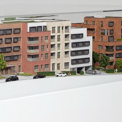 Architekturmodell einer Wohnanlage - Detailansicht Straßenfront