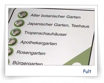 Für das Modell des Parks planten-un-blomen in Hamburg haben wir das beeindruckende Modell der Parkanlage neu gebaut. Einen entsprechenden Blogbeitrag gibt es bereits. Das Modell ist interaktiv gestaltet. Zur Interaktion gehört dieses Bedienpult, aus Aluminium, mit vandalismusgeschützten Tastern, die einzelne LEDs auf dem Modell aufleuchten lassen und so dem Besucher die Orientierung erleichtern.