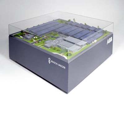 Modell zur Präsentation der neuen Photovoltaik-Anlage auf dem Parkplatz - Gesamtansicht
