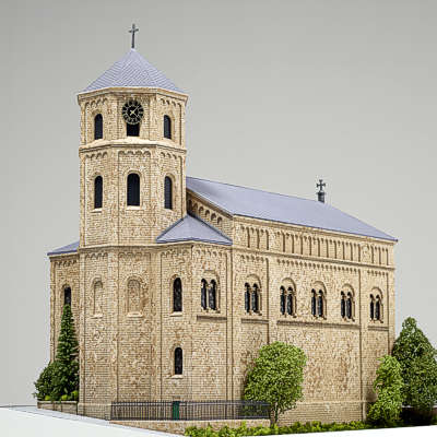 Architekturmodell der kath. Kirche Homburg / Saar - Blick auf Turm aus Höhe Straße