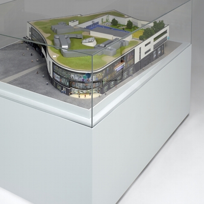 Modell des geplanten Umbaus des Karstadt-Gebäudes in Gera - Eingangsansicht