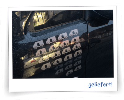 Ich habe lange überlegt, ob ich mir für meinen Betrieb einen eigenen Transporter zulegen soll, oder ob ich besser wie weiterhin mir für jede Lieferung eines Modells einen Transporter leihen soll. 
Schließlich habe ich mich dazu entschieden, einen eigenen Transporter zu kaufen. <br>
Für jedes Modell, das ich mit dem eigenen Transporter geliefert habe, kommt ein neues Delivered-Icon an die Fahrerseite. 
<br><br>Mittlerweile sind es 24 Modelle. Eine stolze Anzahl und ein Beweis dafür, daß die Entscheidung für den eigenen Transporter richtig war.