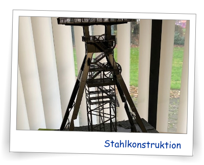 Diesen Förderturm habe ich für das Bergwerkmodell eines Kunden erstellt. Das Modell hat viele filigrane Details, und sogar die Räder der Seile drehen sich. 